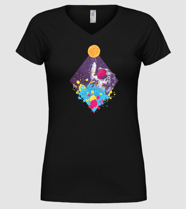 Astronaut model negru pe tricou