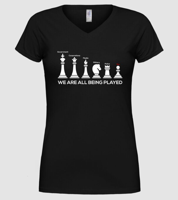 We are all being played model negru pe tricou