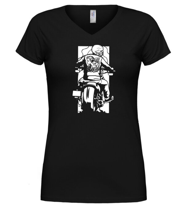  model  pe tricou