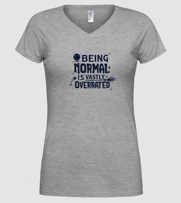 Being Normal is Vastly Overrated model gri pe tricou