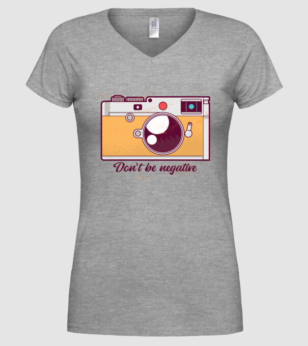 'Don''t be negative - tricou cu fotografie' model gri pe tricou