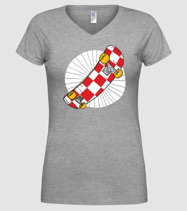 Skateboard model gri pe tricou