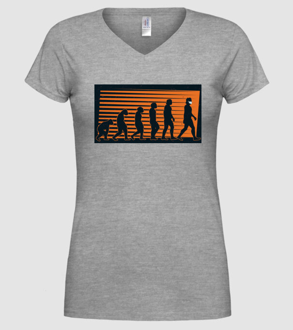 Evoluție Mască model gri pe tricou