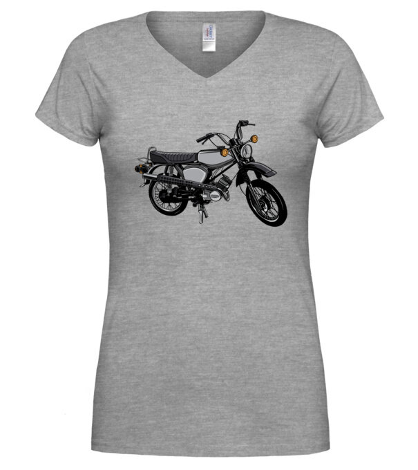  model  pe tricou