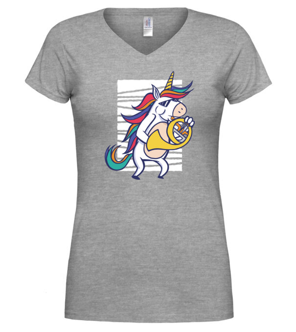  model  pe tricou