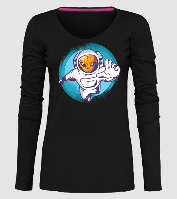 Alien Astronaut model negru pe tricou