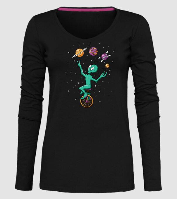 Jongler Alien model negru pe tricou