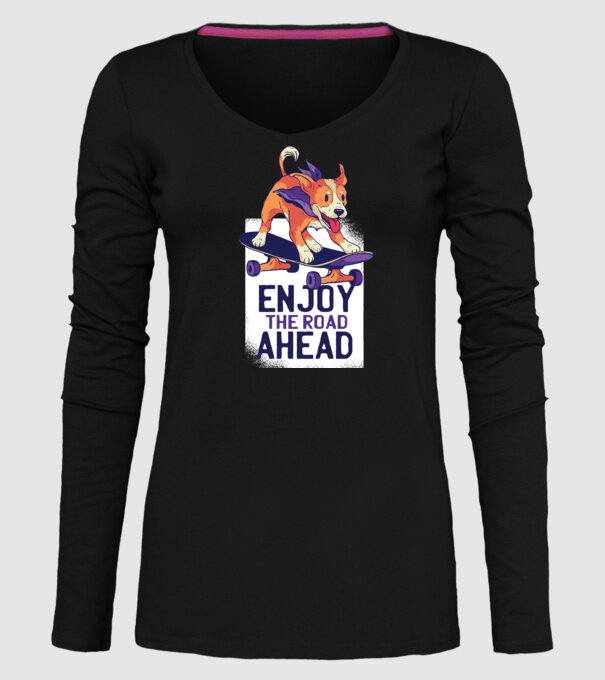 Câine Skateboarder model negru pe tricou