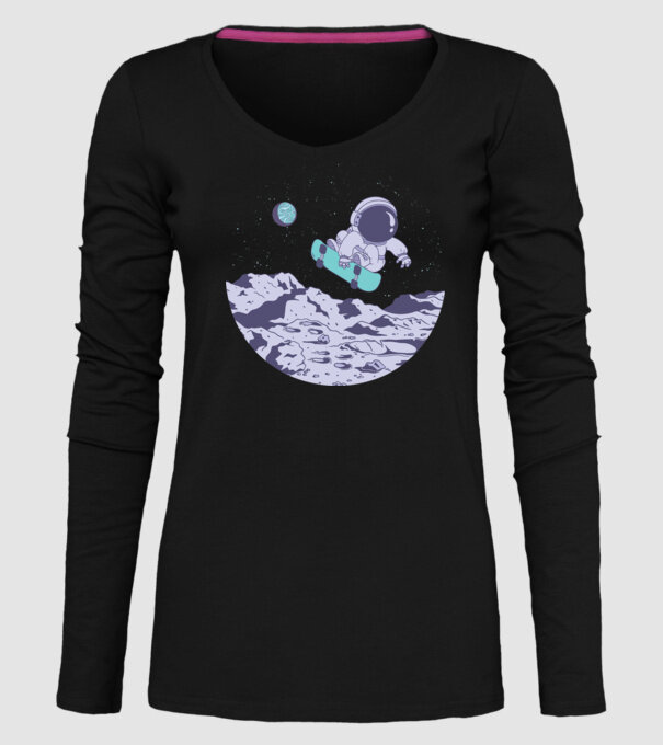 Astronaut Skateboarder model negru pe tricou