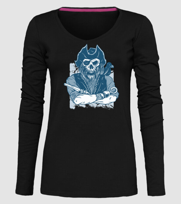 Pirat model negru pe tricou