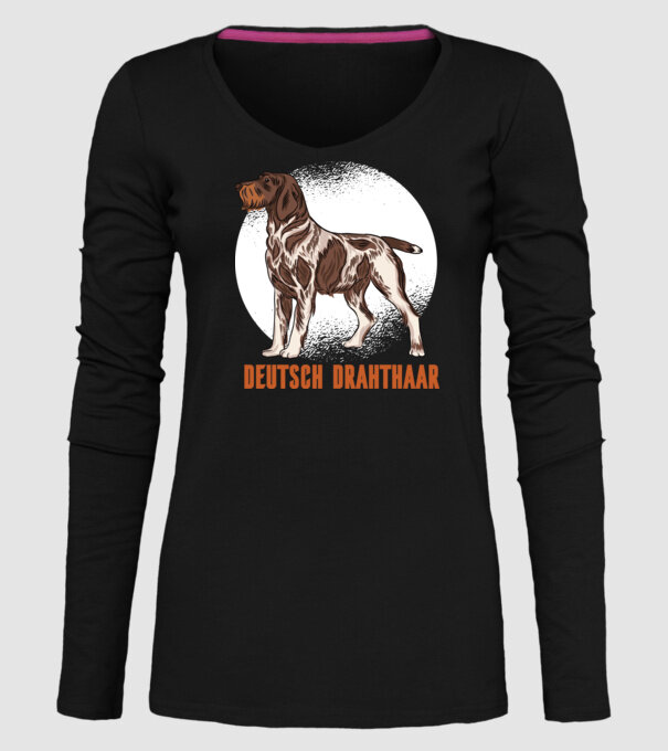 Brac german cu păr sârmos model negru pe tricou