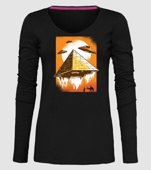 OZN Piramidă Alien model negru pe tricou
