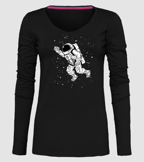 Astronaut model negru pe tricou