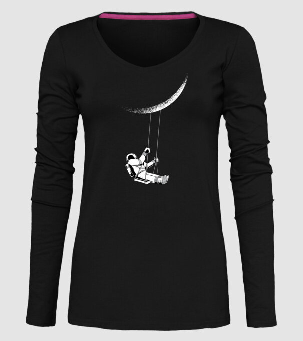 Astronaut care se dă în leagăn pe lună model negru pe tricou