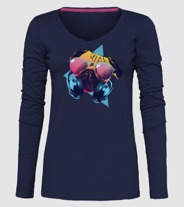 Mops cu căști model albastru închis pe tricou