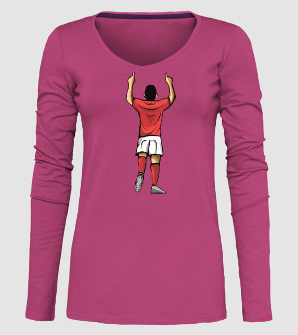 Fotbalist sărbătorind golul model roz pe tricou