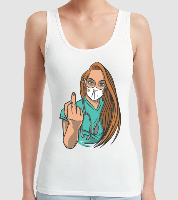 Asistentă medicală arată degetul model alb pe tricou