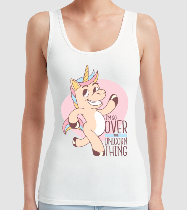 Am trecut de mult peste perioada de Unicorn model alb pe tricou