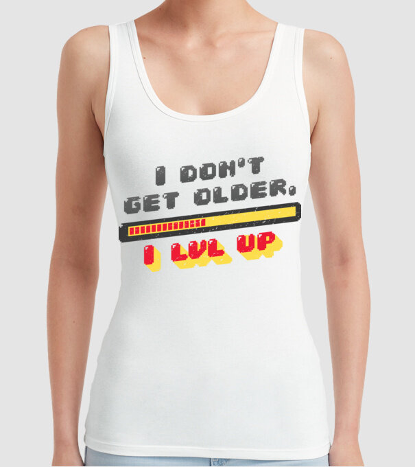 Eu nu îmbătrânesc, trec la nivelul următor Gamer, tricou zi naștere model alb pe tricou