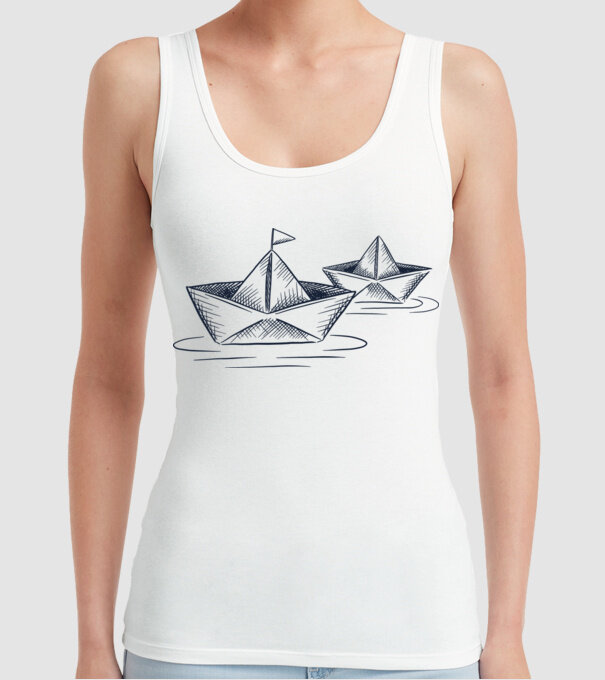 Barca de hârtie model alb pe tricou