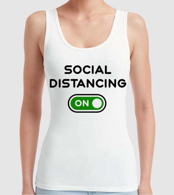 Social distancing on model alb pe tricou