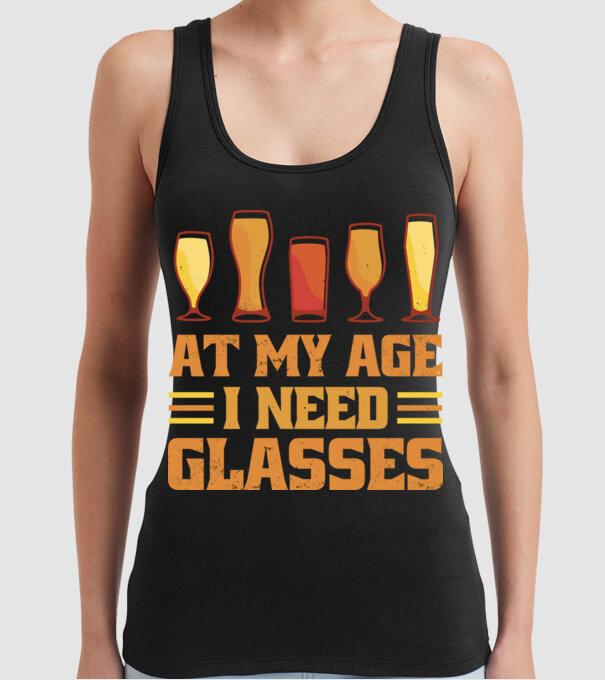 At my age i need glasses model negru pe tricou