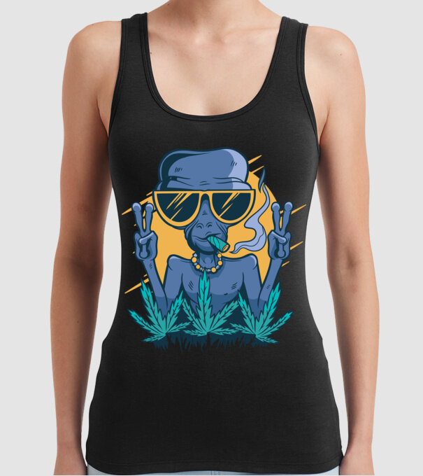 Alien drogat model negru pe tricou