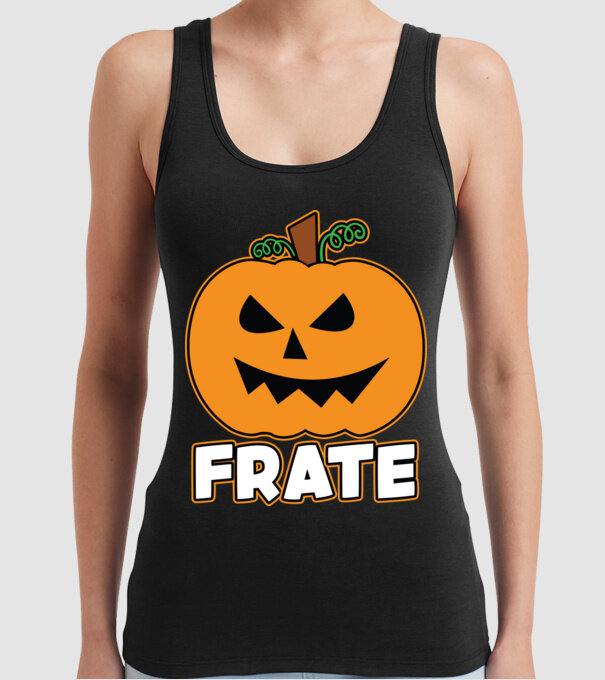frate model negru pe tricou