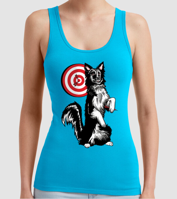 Câine cu Darts model turcoaz pe tricou