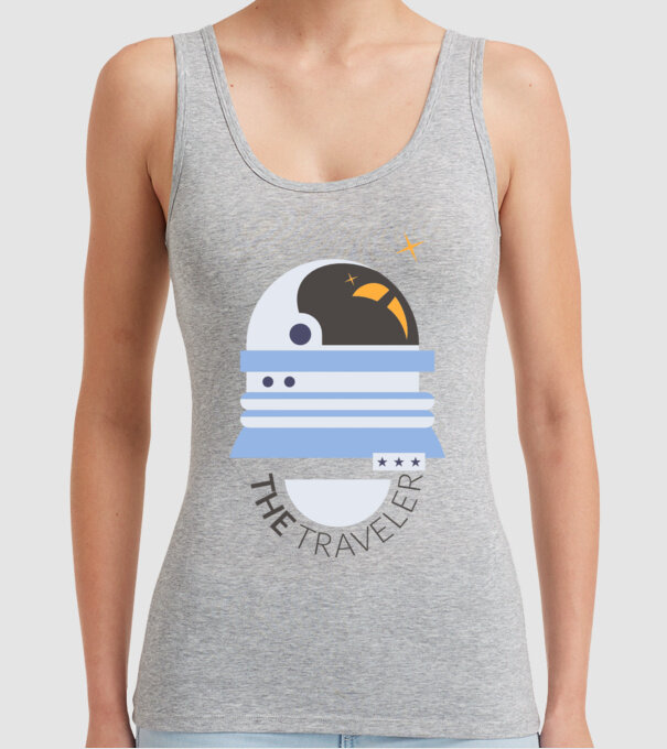 The Traveler model gri pe tricou