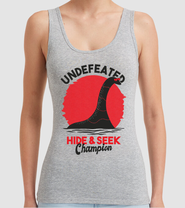 Undefeated Hide & Seek Champion model gri pe tricou