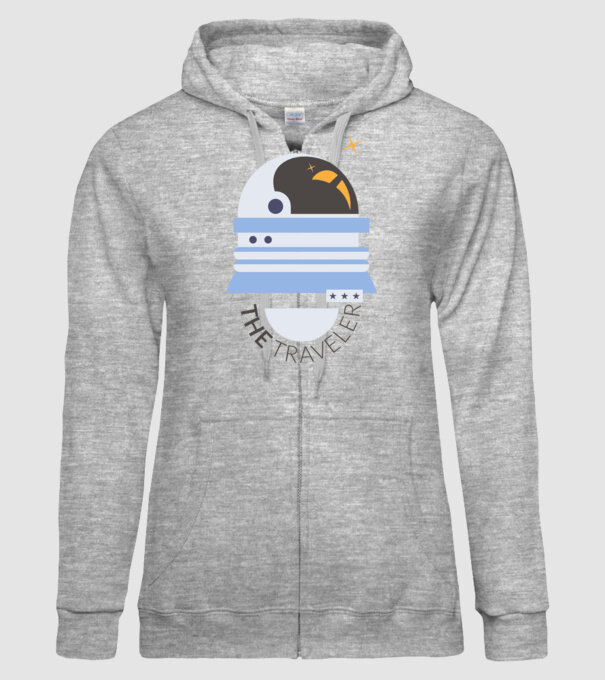The Traveler model gri pe tricou