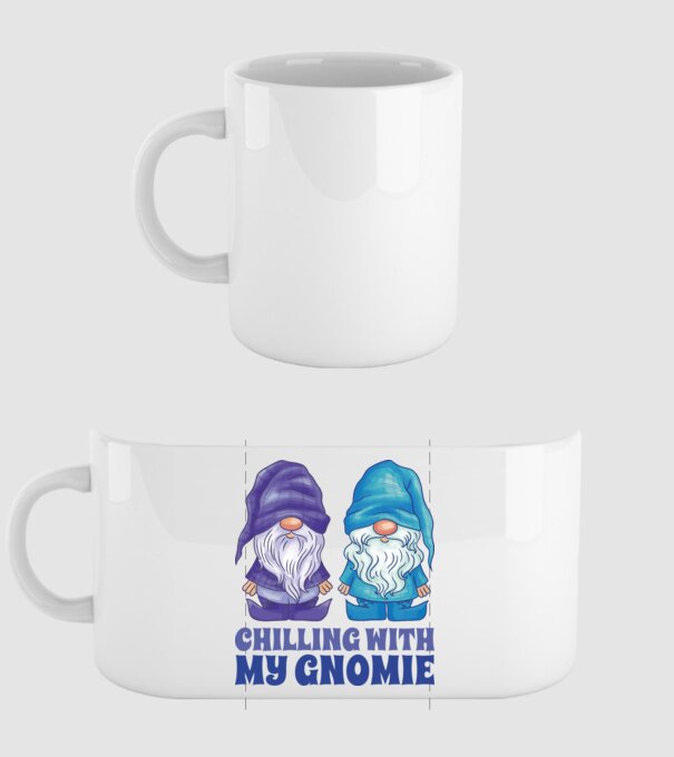 Chilling with my Gnomie model alb pe tricou