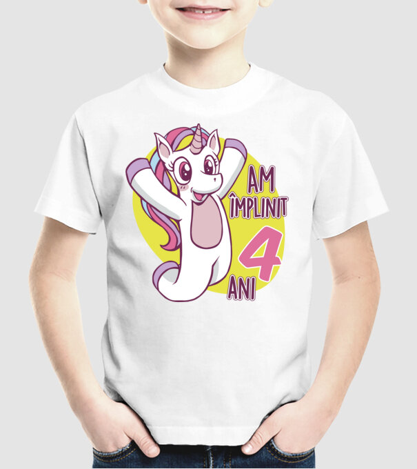 Am împlinit 4 ani model alb pe tricou