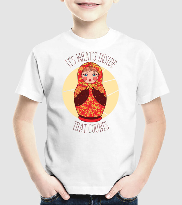 Interiorul contează - păpușă Mamushka model alb pe tricou