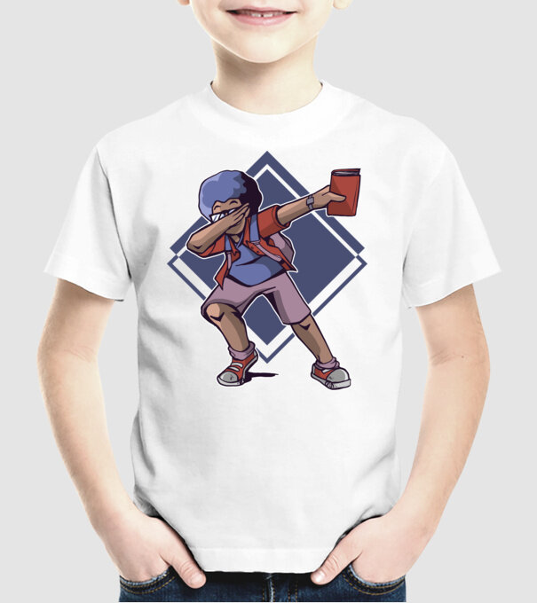 Student afro model alb pe tricou