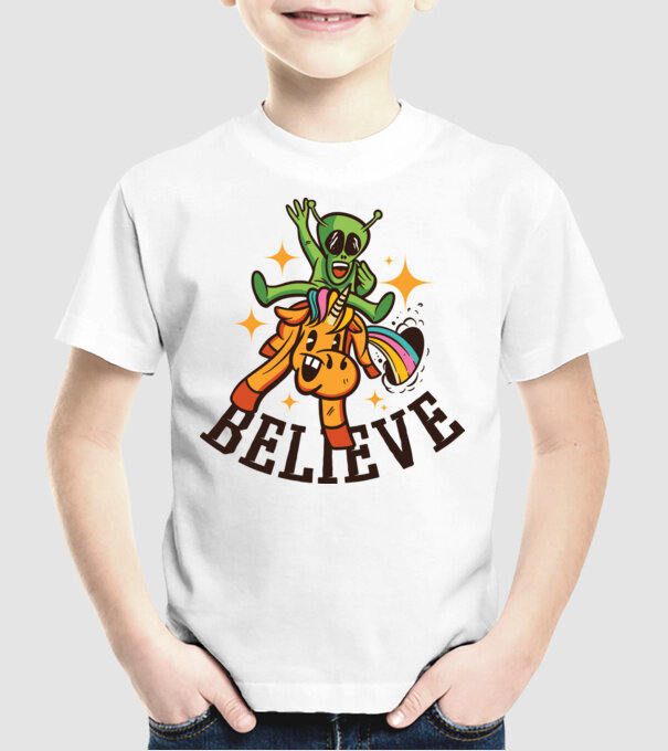 Unicorn Alien model alb pe tricou