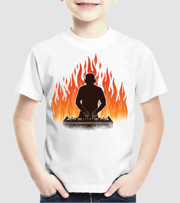 DJ Flăcări model alb pe tricou