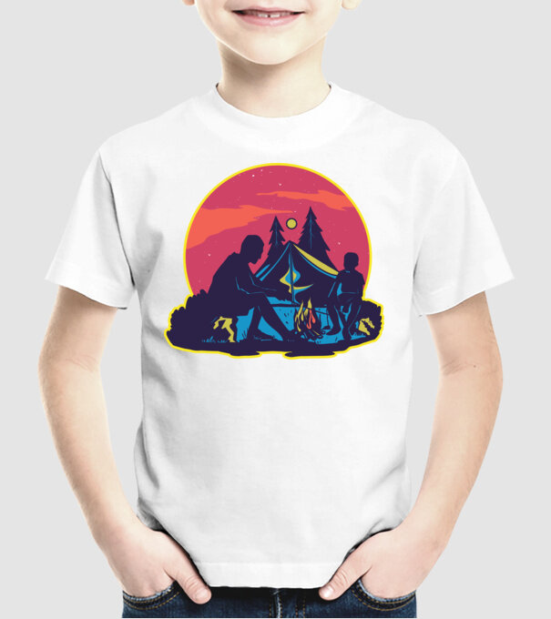 Campare pe timp de noapte model alb pe tricou