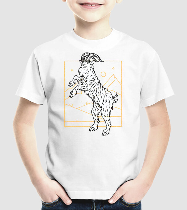 Capră model alb pe tricou