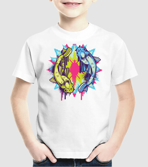 Crap Koi Colorat model alb pe tricou