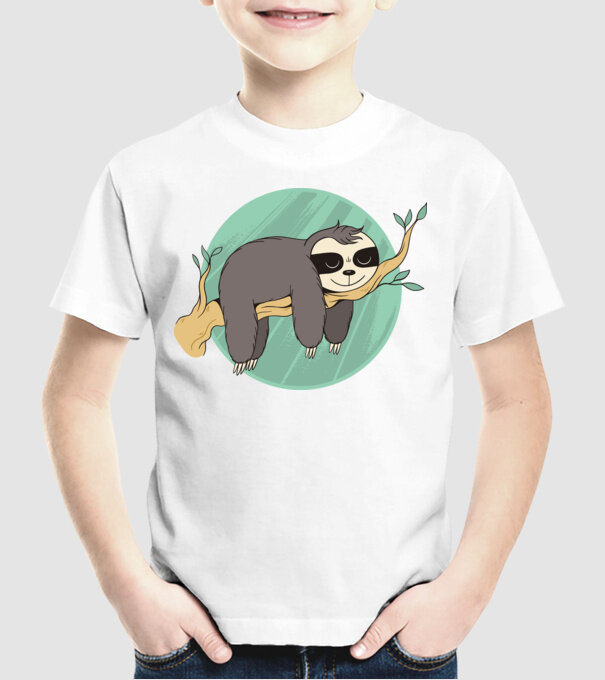 Leneș odihnă model alb pe tricou