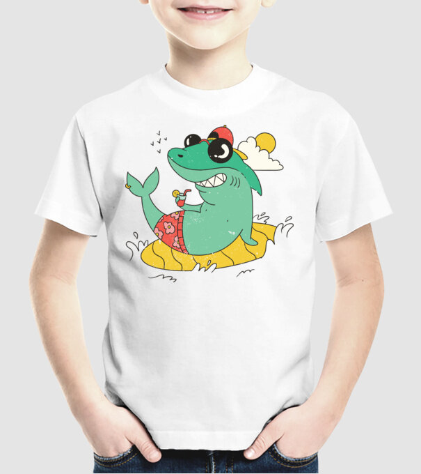 Rechin la plajă model alb pe tricou