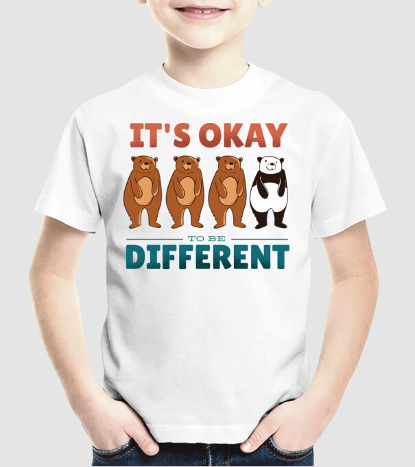 E în regulă să fii diferit model alb pe tricou