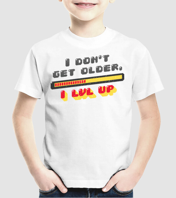Eu nu îmbătrânesc, trec la nivelul următor Gamer, tricou zi naștere model alb pe tricou