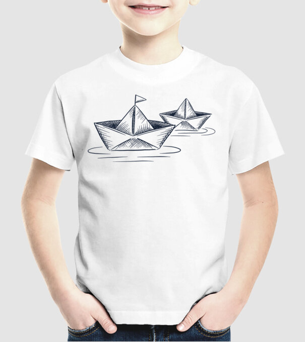Barca de hârtie model alb pe tricou