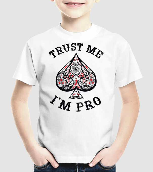 Jucător profesionist de poker model alb pe tricou