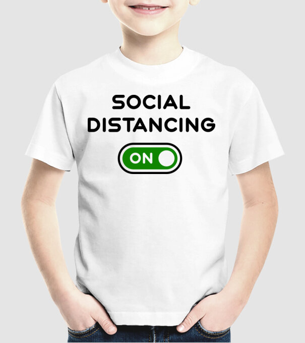 Social distancing on model alb pe tricou
