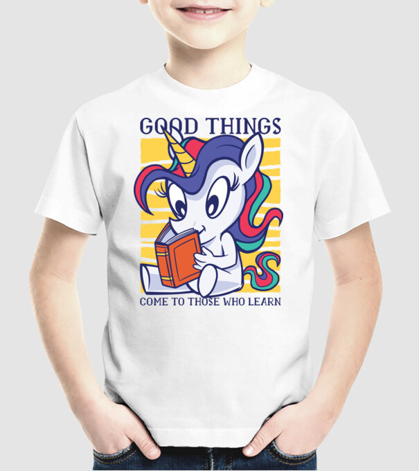 Student unicorn model alb pe tricou