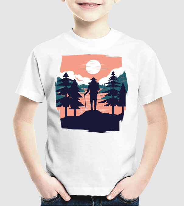Drumeție model alb pe tricou